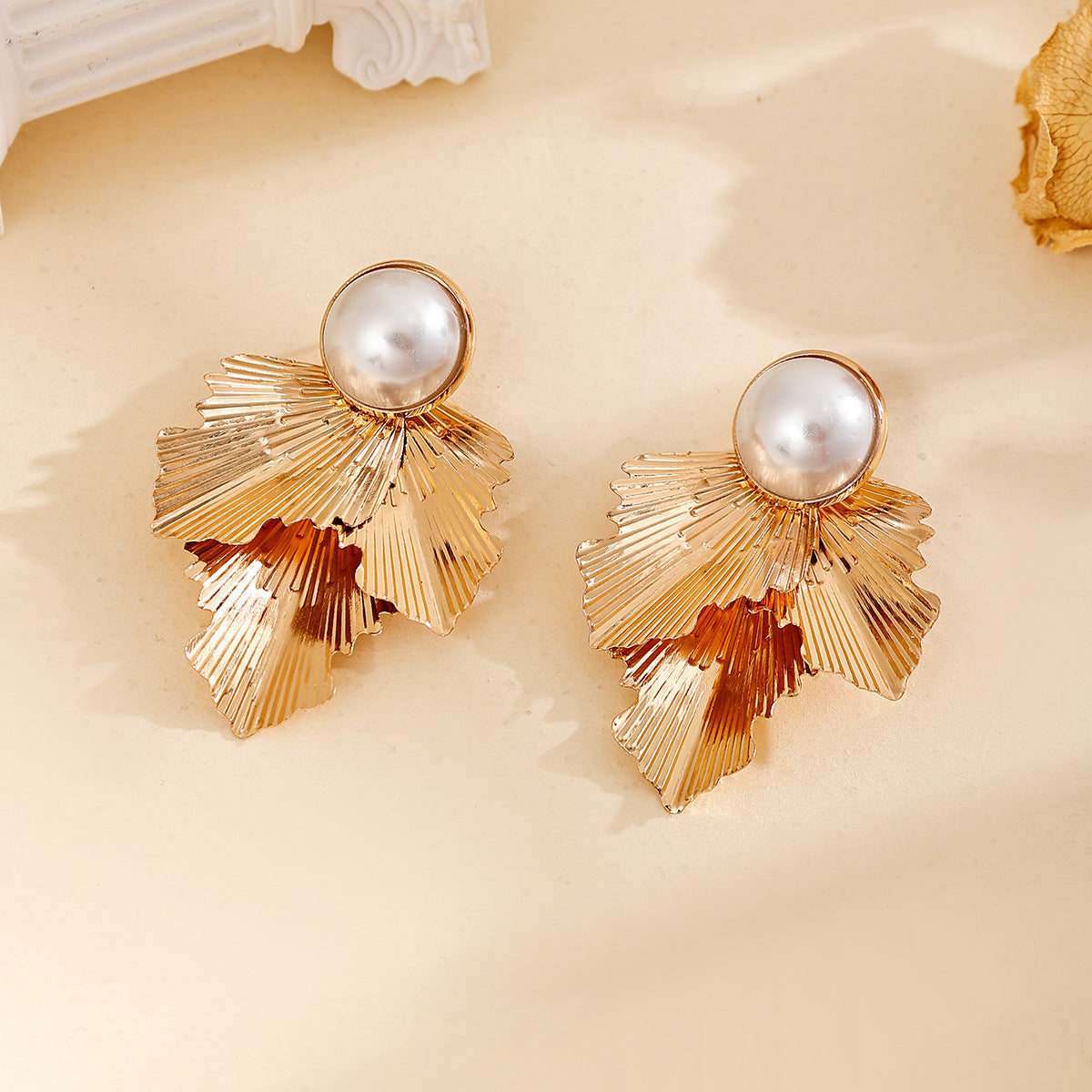 Textured Pearl Stud Earrings Fan-shaped Alloy Female