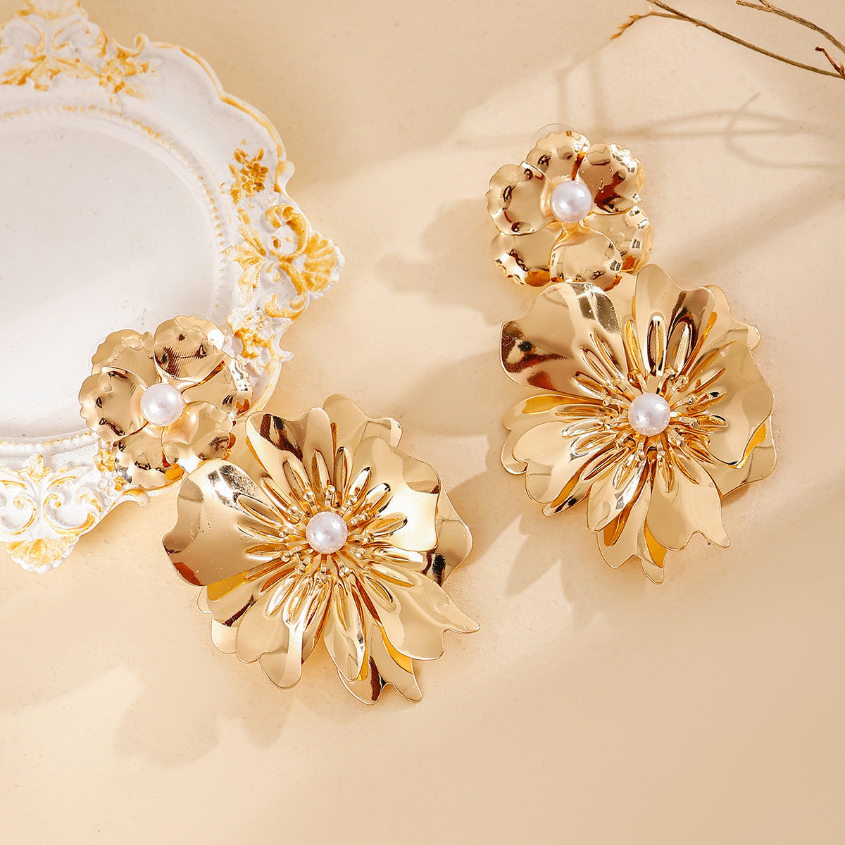 Stylish Flower Earrings Exaggerated Alloy Pearl