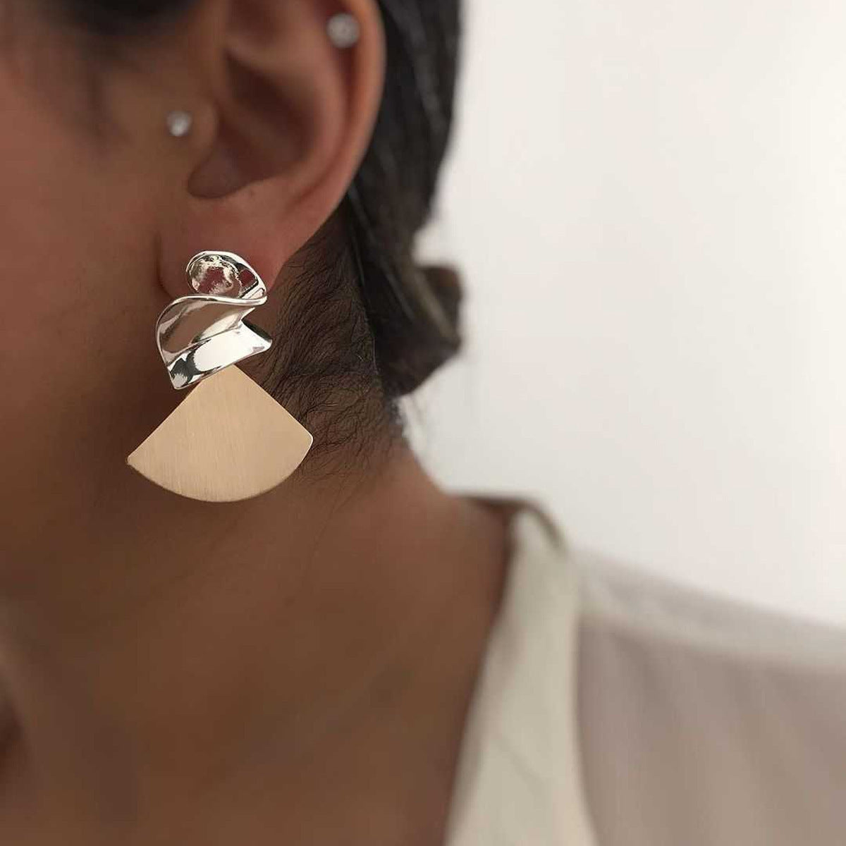 Retro Fan-shaped Textured Earrings Niche