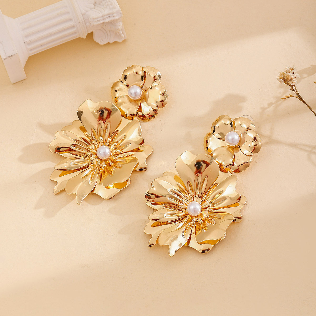 Stylish Flower Earrings Exaggerated Alloy Pearl