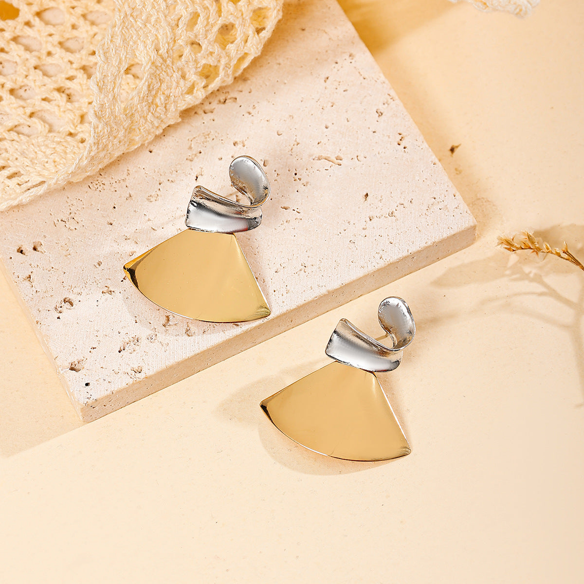 Retro Fan-shaped Textured Earrings Niche