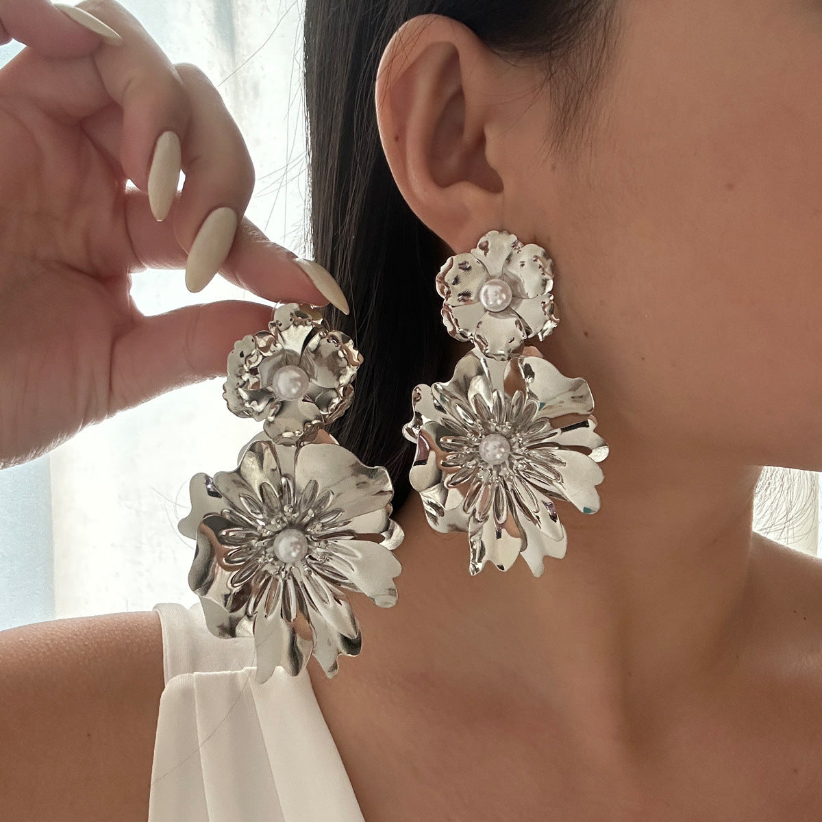 Stylish Flower Earrings Exaggerated Alloy Pearl